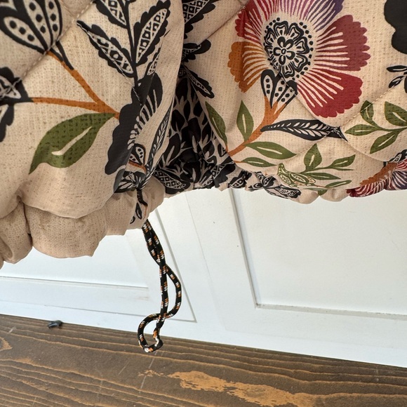 Amazing Farm Rio Romantic Garden Puffer Jacket, Reversible in XS - Picture 15 of 16